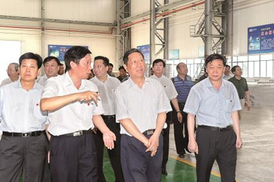 全國人大常委會(huì )副委員長(cháng)張平蒞臨公司調研 全國人大常委會(huì )副委員長(cháng)張平蒞臨公司調研